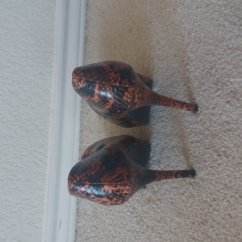 Heels - Picture 2 of 4